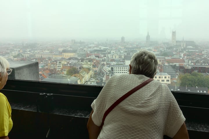 De hoogste stapel boeken van België